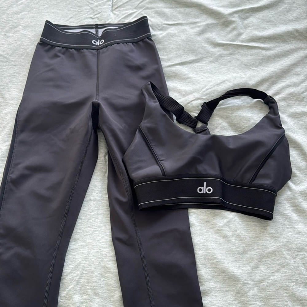 Alo Yoga Dark Gray Set, Worn a Handful of Time